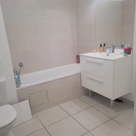 Privee , Dans Un 4 Pieces , Avec Sdb Privative * Saint-Witz