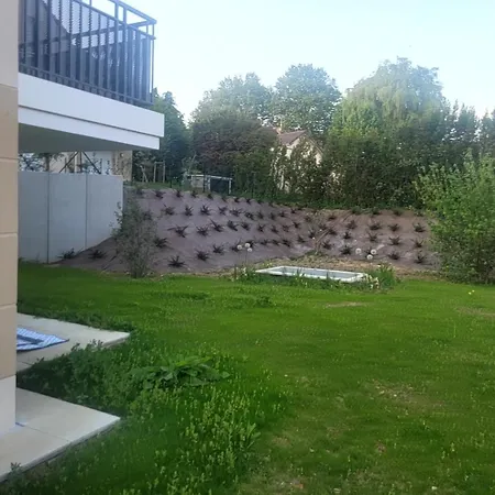 Privee , Dans Un 4 Pieces , Avec Sdb Privative *