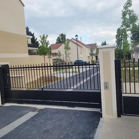 Privee , Dans Un 4 Pieces , Avec Sdb Privative * Saint-Witz