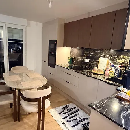 Privee , Dans Un 4 Pieces , Avec Sdb Privative Apartman Saint-Witz
