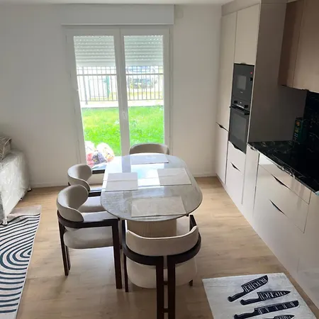 Apartman Privee , Dans Un 4 Pieces , Avec Sdb Privative Saint-Witz